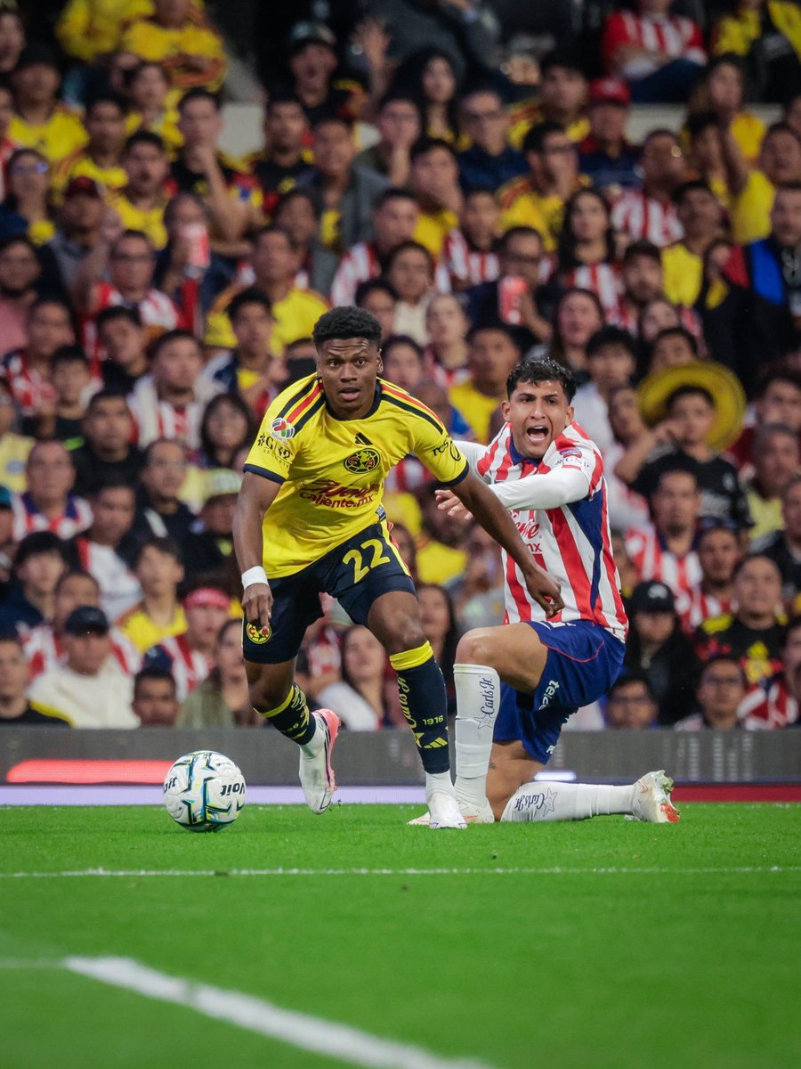 ClubAmerica's tweet photo. ⏱️ 90+' | Se agregan 5 minutos al partido. 🦅
⚽️ América 2 vs. 2 Chivas https://t.co/pjzEvFbv2M