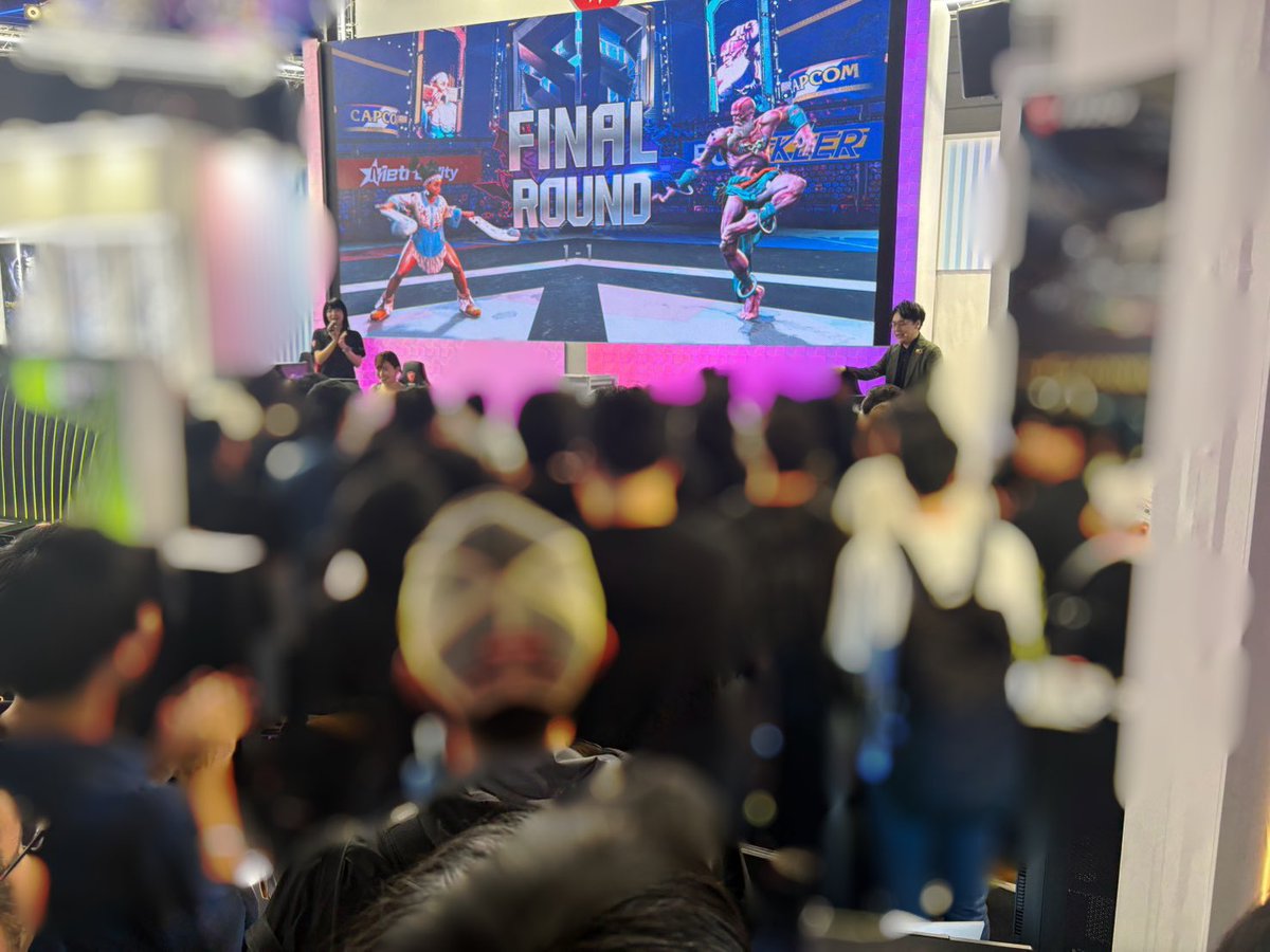 yukakuramoti's tweet photo. #TGS2026 ホール8 N18ブースでのスト6対戦会に来てくださった方々ありがとうございました！倉持リリー18連勝やった〜！！！ブースに入りきらないくらいたくさんの方に来ていただけて感激です！明日の分に予定していた超豪華ノベルティもまとめて配布しちゃう！とのことで大盤振る舞いでした😆w https://t.co/Wq1vBqH7cm