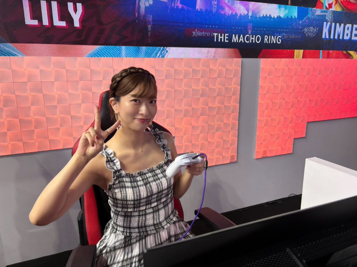 yukakuramoti's tweet photo. #TGS2026 ホール8 N18ブースでのスト6対戦会に来てくださった方々ありがとうございました！倉持リリー18連勝やった〜！！！ブースに入りきらないくらいたくさんの方に来ていただけて感激です！明日の分に予定していた超豪華ノベルティもまとめて配布しちゃう！とのことで大盤振る舞いでした😆w https://t.co/Wq1vBqH7cm