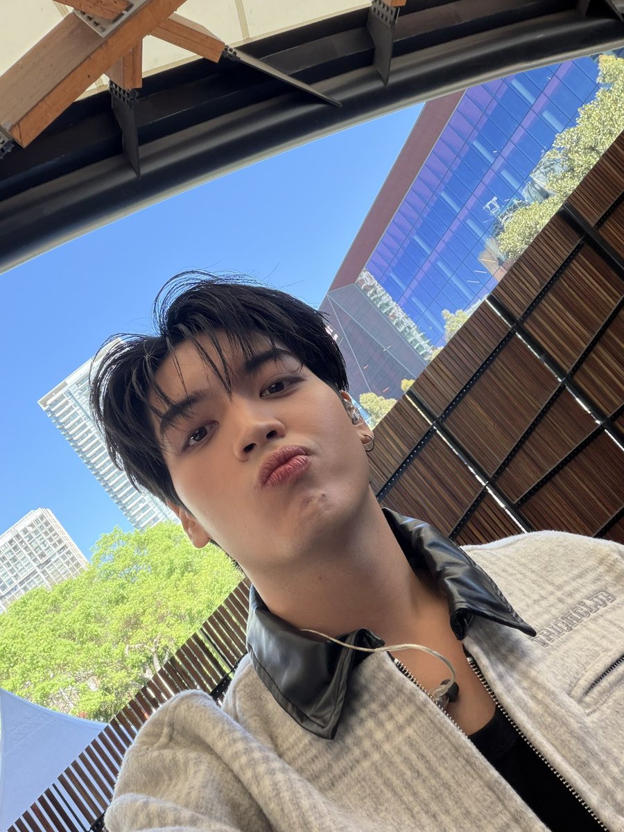 aliazhl's tweet photo. Thank you so much to came for us! Luv u jub jub 🕺

#ThailandGrandFestival2026SydneyxCLOVER https://t.co/oUATNPesWB