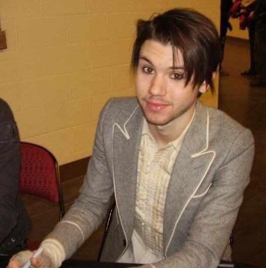 rydenindividual's tweet photo. ryan with the weird side part and gross beard scruff reminds me of an ugly newborn bird https://t.co/VVXP0xP58R