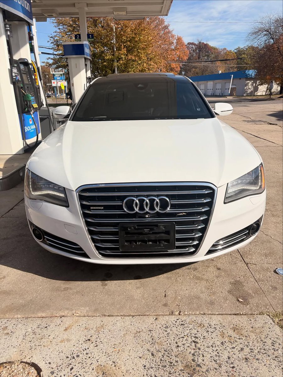 ericreed46950's tweet photo. 2014 Audi A8L 4. 0T, 150k miles, clean title. Heated/cooled seats, dual sunroof, rear privacy shades. Brakes and oil changed 11/25. Runs and drives great with no issues. $10k https://t.co/PWlM8gV4xJ