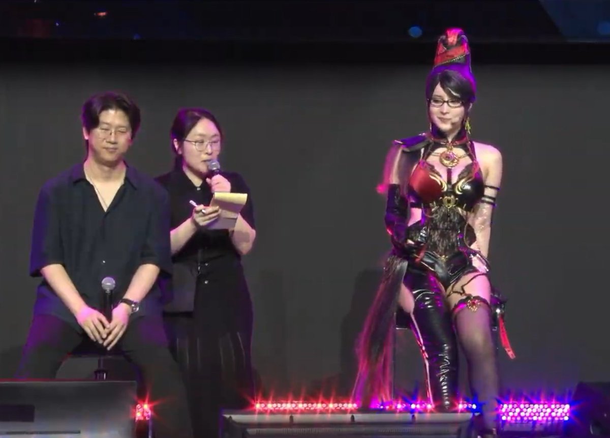 ShiftUpWorld's tweet photo. The new original Bayonetta suit for #StellarBlade looks insanely good! 😍 https://t.co/MaiuZkueP1