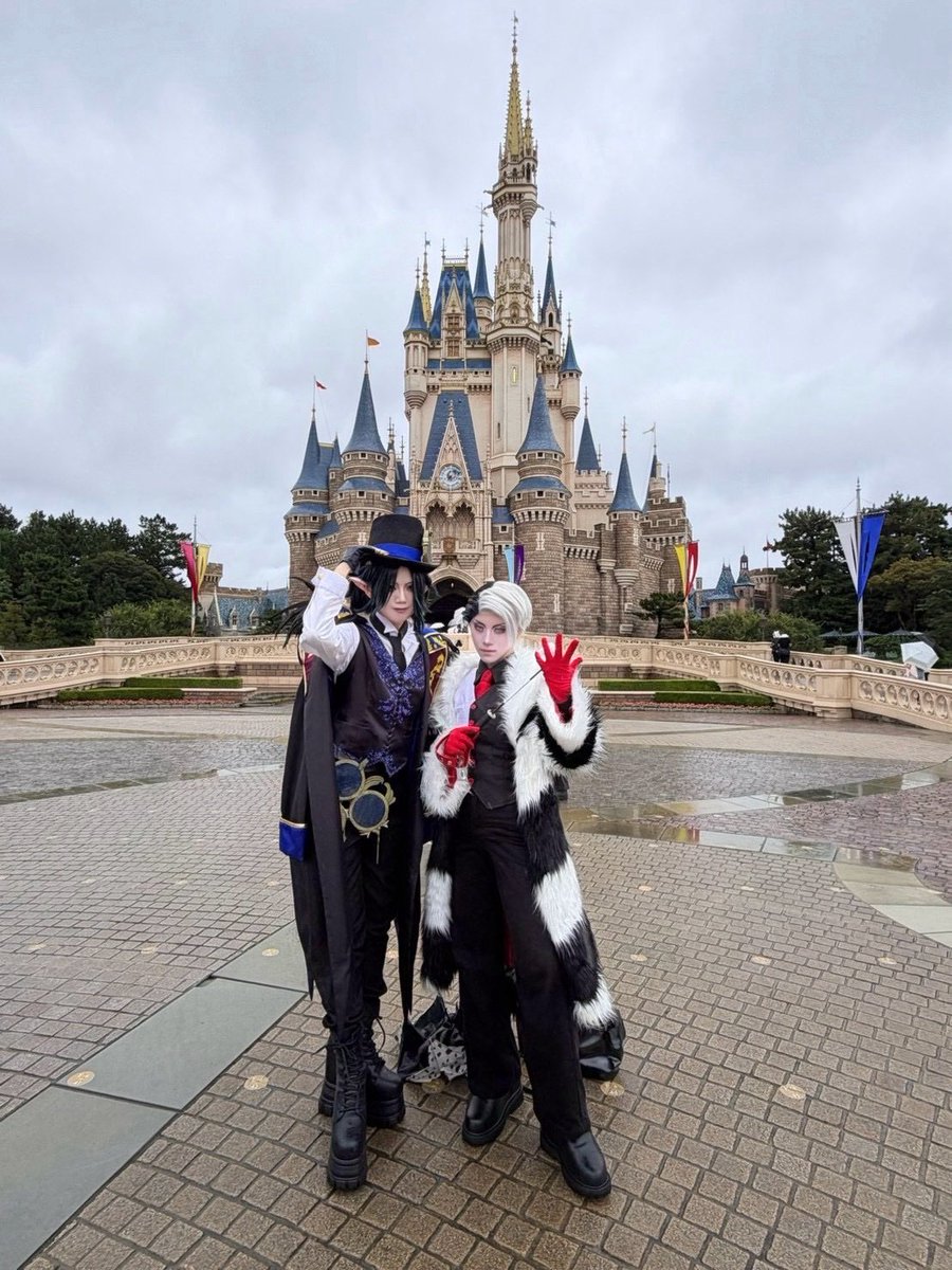 SAO_twst1218's tweet photo. 強行インパしてますー！
激メロ⚗️先生と💕
 #Dハロ仮装2026 
 #dハロツイステ仮装 https://t.co/9UUJIL2SxQ