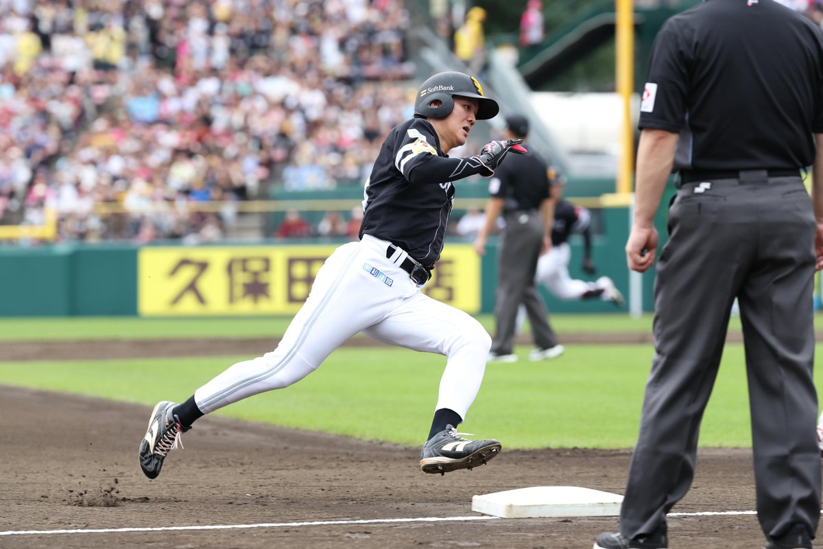 takafullc2's tweet photo. 庄子雄大選手の2点適時三塁打で先制！！

#sbhawks #鷹フル https://t.co/cx96LPzSVV
