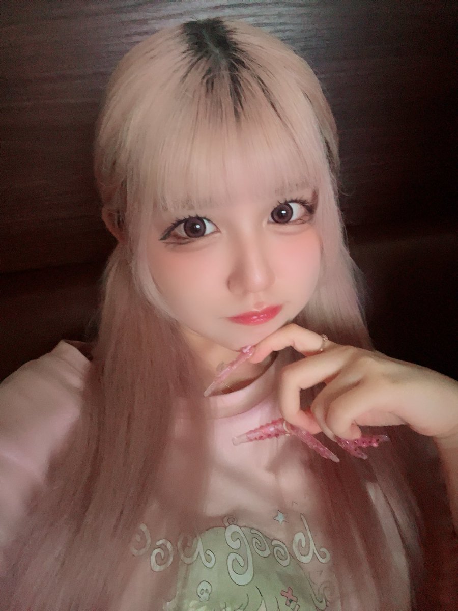 musha_shion's tweet photo. この前ね、コンビニでミンティア買ったんだけど、買って満足してミンティア置いてっちゃったぁぁぁ！！！！！！
あーあぁーー、いつも黒で今回は白のやつにしてみたのにぃ🐦‍⬛🐦‍⬛🐦‍⬛🐦‍⬛🐦‍⬛
あ、少しぱっつん気味にらなりました
一旦ね https://t.co/A7jrz4AFPC