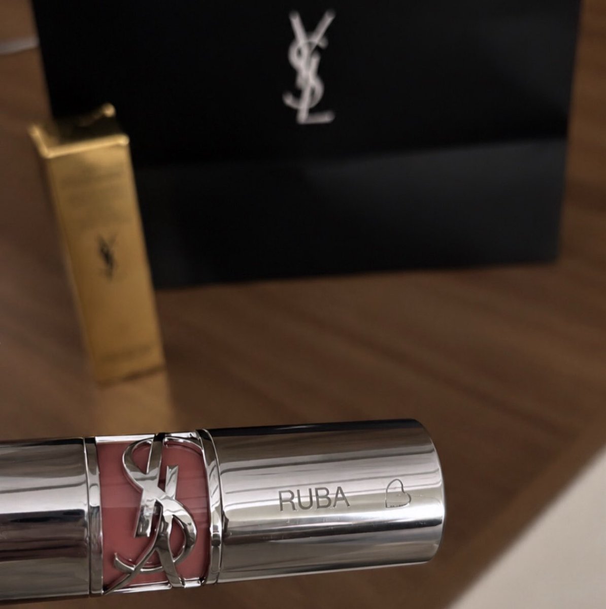 sta1li's tweet photo. lipstick from my favorite brand> https://t.co/gwFX9i92lL