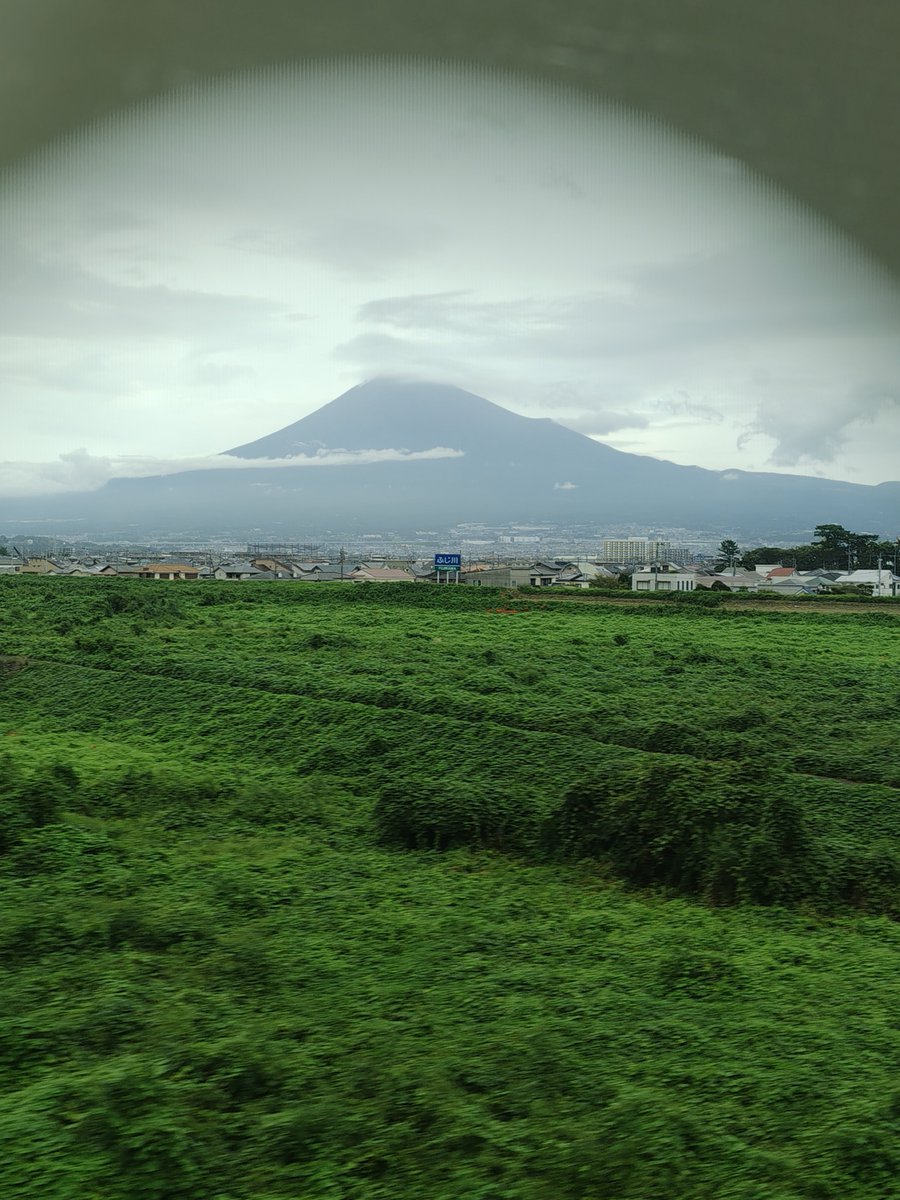 tomifujisann's tweet photo. 台風が来るので今回も富士山の山頂は雲の中。雨はまだ降ってないのかな？
#富士山
#台風 https://t.co/GOxtvfTFBX