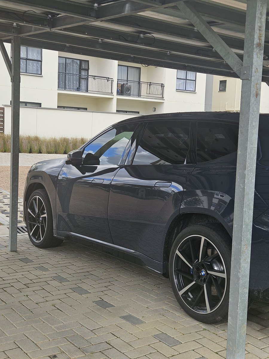 ngonithetechguy's tweet photo. @mudhipisiii I live in a complex with more than 300 cars. 

Porsches, Mercs, BMW's,Ranges...etc see some new cars the week they launch....etc. 
Think you'd enjoy a few days here. https://t.co/inrcwAygGH