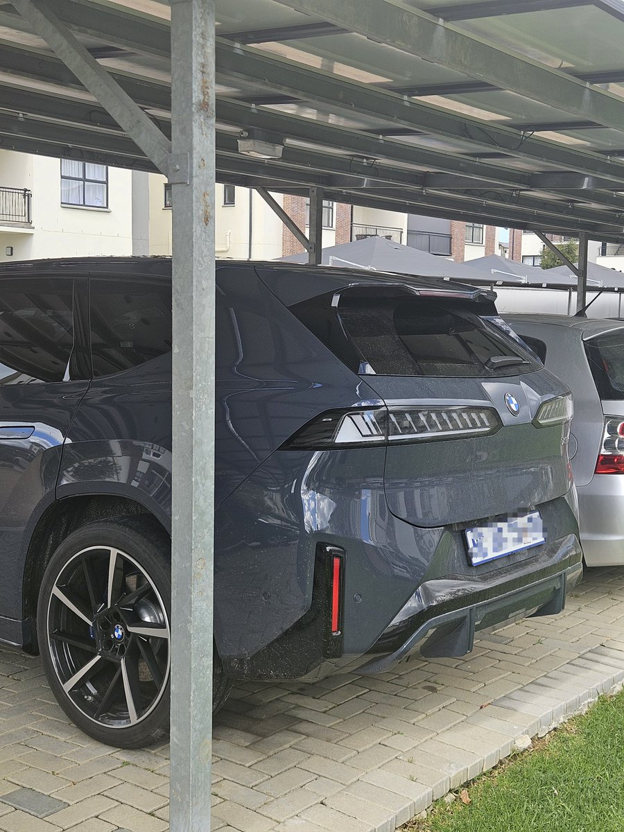 ngonithetechguy's tweet photo. @mudhipisiii I live in a complex with more than 300 cars. 

Porsches, Mercs, BMW's,Ranges...etc see some new cars the week they launch....etc. 
Think you'd enjoy a few days here. https://t.co/inrcwAygGH