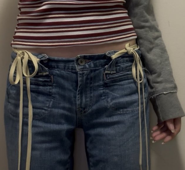 aim222less's tweet photo. jeans that fit might do me some good https://t.co/bViK2ecRdZ