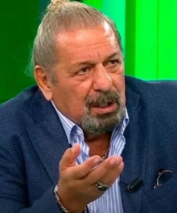 QioHub's tweet photo. 🚨🗣️ إرمان توروغلو:

محمد صلاح من كثرة سجوده احتفالًا بأهدافه، انتهى به الأمر إلى أداء صلاة العشاء. https://t.co/2FKMQGx4wL