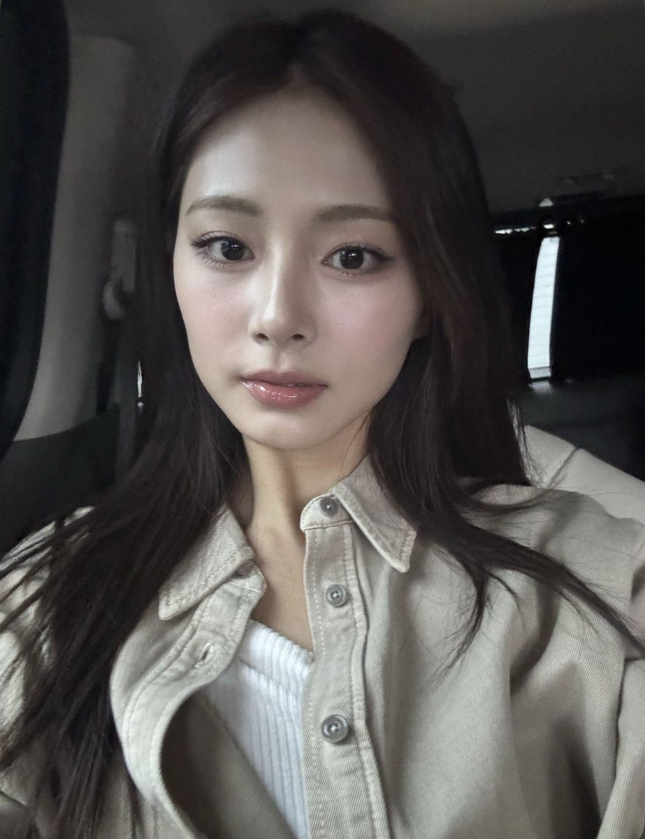 twicepopbase's tweet photo. Taiwanese news outlets are reporting that AAA’s ticketing system crashed due to the overwhelming number of people trying to secure tickets for TZUYU’s first hosting event. https://t.co/OoB9BUlAEy