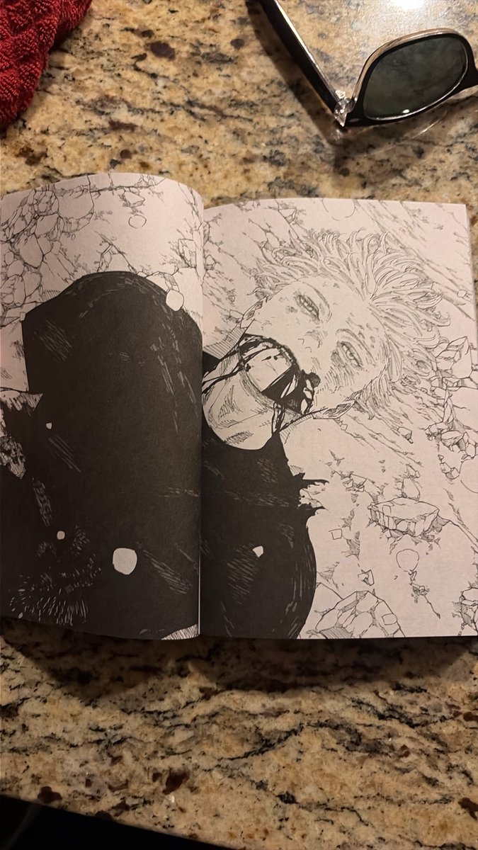 xKaruVT's tweet photo. While i was on flagstaff i happened to pick up volume 26 of jjk not knowing its been three years since this panel dropped… https://t.co/oXSlGMu1ks