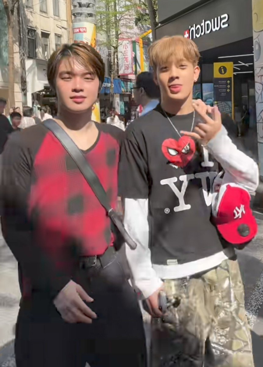 stelloijcberry's tweet photo. something in taiwan air RAAAHHHH ANGGWAPO NIYO JCASH HOOOO #ajaa_ash #ajaa_jc https://t.co/y9WUDMjiRp