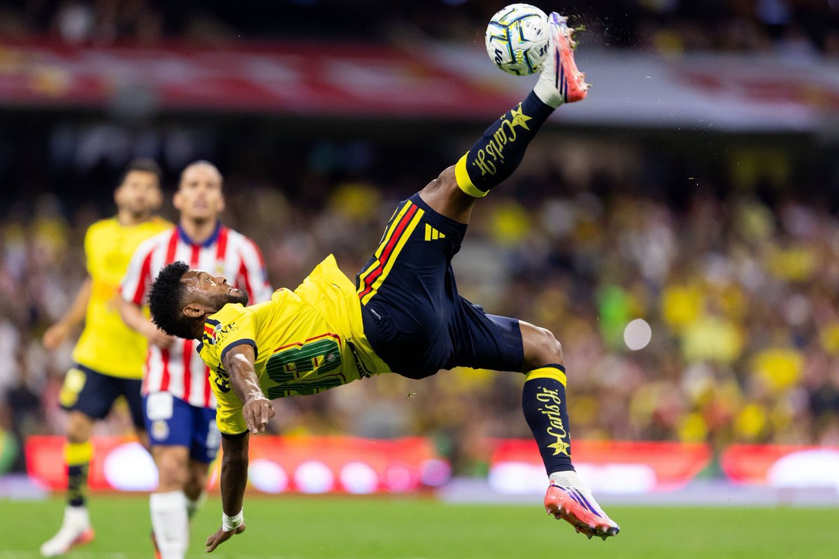 1916Aguila's tweet photo. Pues se empató el clásico...
América cerró encima de Gudalajara.
2-2

La conclusión es una y una sola...
SI ESTE AMÉRICA CORRIGE LA DEFENSA, PUEDE SER IMPARABLE.

Que orgullo irle a este equipo!!! https://t.co/jeGWPZy4MX