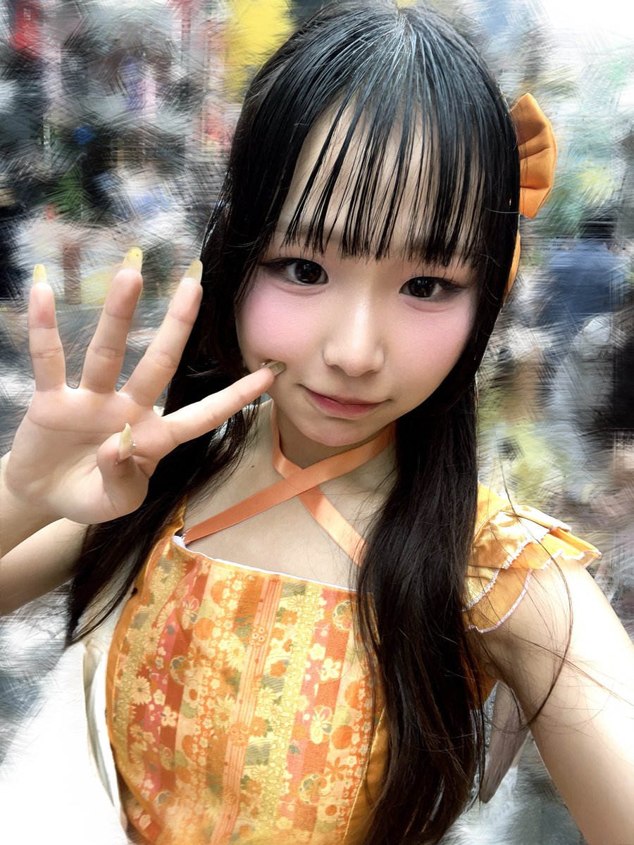 murakamihina_'s tweet photo. ひるひな🐰🌷

モア4番街ありがとうございましたょ🧡

足元悪い中来てくれてありがとう~◜. ̫.◝꜆☔️

なんか降ってきたから濡れ無いようにするんですょ！

暖かいもの食べたりして風邪ひかないようにするんですょ！！！🥣💭

この後はSHIBUYA VIDENTにて16:15〜からライブですょ│  ̂⩊፟ ̂𐅀ﾁﾗﾘ!! https://t.co/J1rajERGRY