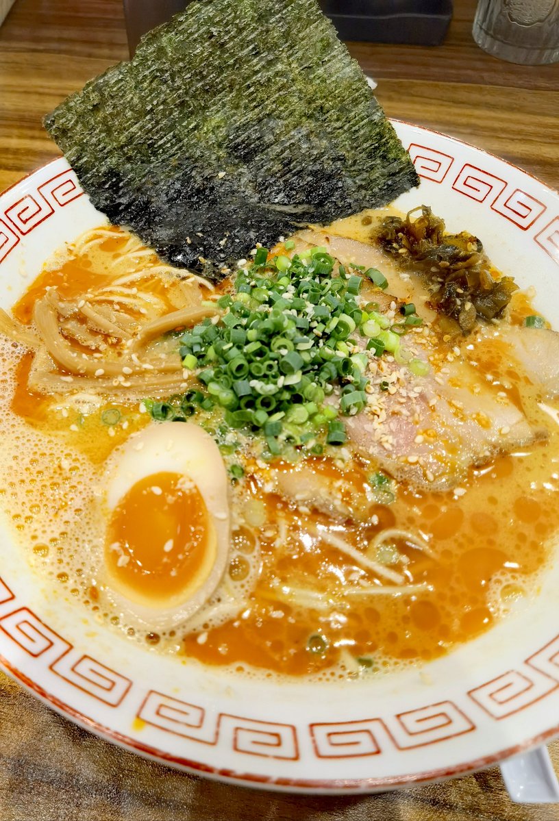 rusman04434440's tweet photo. Just found the coziest hole-in-the-wall ramen spot in town! Rich tonkotsu broth, perfectly springy noodles, and those melt-in-your-mouth chashu 10/10, will be back next week for sure https://t.co/lb65yKvOjV