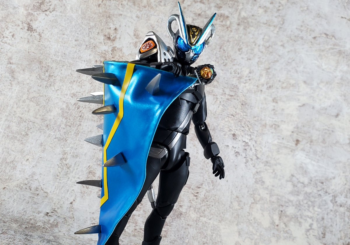 shouldersato's tweet photo. 仮面ライダーマイス エントリーフォーム完成！！

ヘッジホッグマント＆ヘッジホッグシードエグズを製作し
アームドヘッジホッグへフォームチェンジ！！

さらに、リボルブオン用にローブも製作しました！！ https://t.co/gldgt4hySY