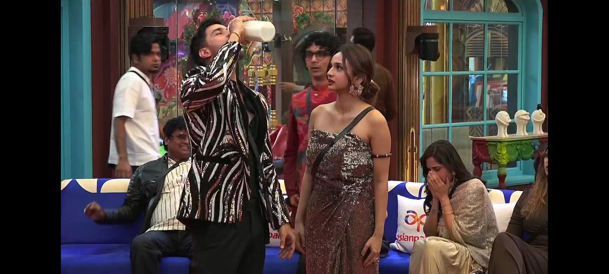 kaajukatliii's tweet photo. An absolute cinema 

 just love how yesterday's episode keeps on giving😭 I fear these filthy housemates aren't ready for the freaking madness they unleashed yesterday ! enjoyyyy the party' y'all sowed for 👀

 #Biggbossbangla https://t.co/82cZ64khLi