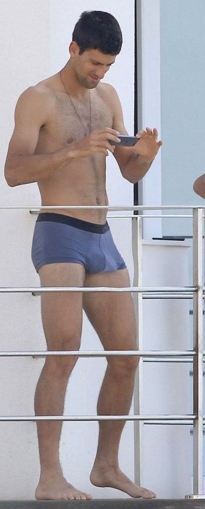 Charismah411's tweet photo. Novak Djokovic always showing his abs https://t.co/1JDngdPtXz