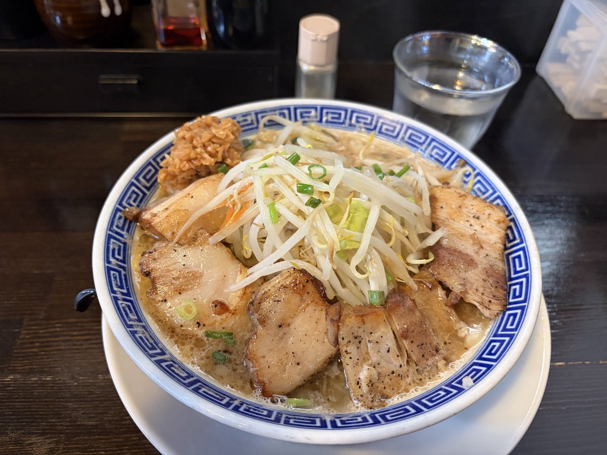 kaZZ16528's tweet photo. 初めて行った岩手県のラーメン屋さん‼️
とっても大満足のボリュームでスタミナ満点の味‼️
くっそ美味しかったです😆
ご馳走様でした🎶
#豪麺 https://t.co/OHct8zOfhg