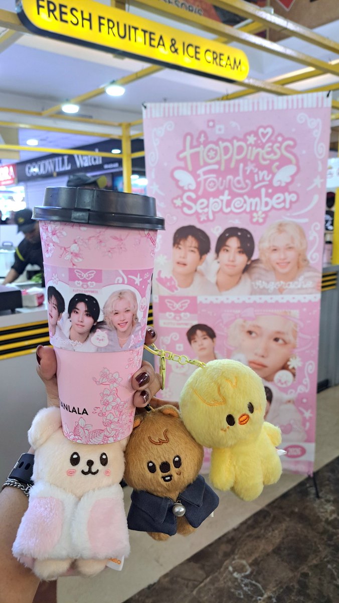putamis's tweet photo. Kemarin super happy ๐คฉ dtg ke eventnya @VIRGORACHASKZ , photoframe @handayproject , mam cheesecake, nonton, n skzoo date sama @strayxkiids (padahal berdua doang tp rombongan skzoo segambreng WKWK) โ tysm ๐ซถ๐ป
#HappinessFoundinSeptember #VirgoRachaBDAY https://t.co/cV2cP5OVTu