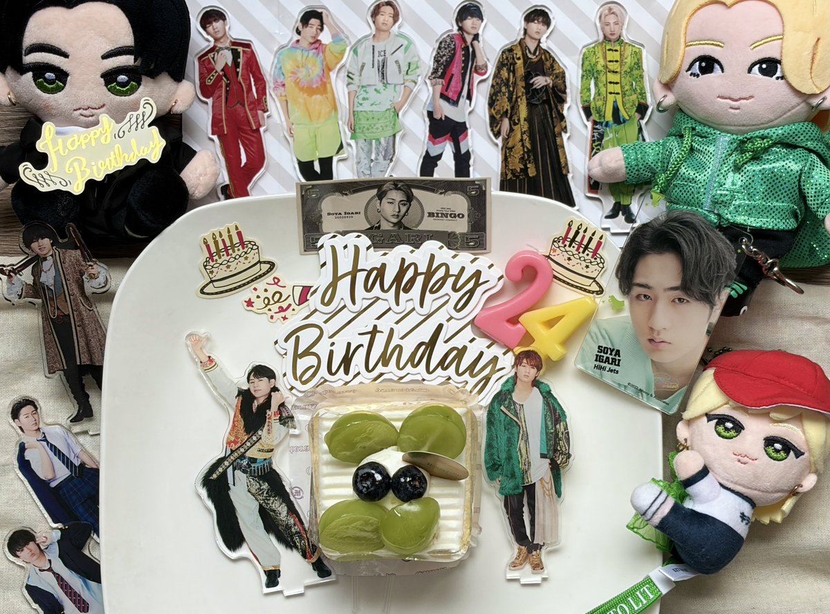 rikahappy5's tweet photo. #猪狩蒼弥誕生祭2026 
猪狩くん、お誕生日おめでとう🎉🎂
たくさんの歴代がりちゃんと一緒に💚
24歳の年はデビュー1年目になるんだね。楽しみ♡ #猪狩蒼弥 https://t.co/qNRYPsIj7K