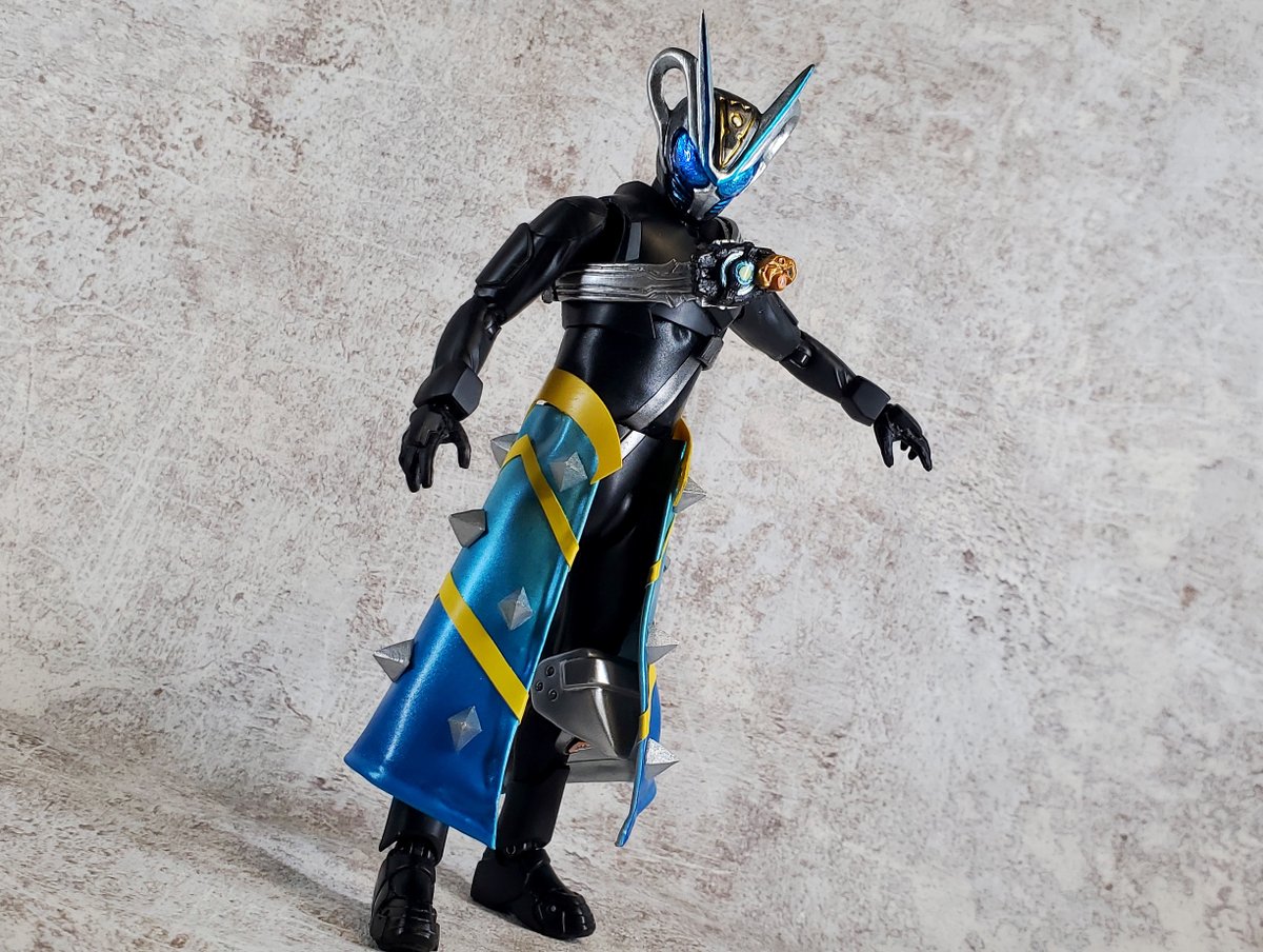 shouldersato's tweet photo. 仮面ライダーマイス エントリーフォーム完成！！

ヘッジホッグマント＆ヘッジホッグシードエグズを製作し
アームドヘッジホッグへフォームチェンジ！！

さらに、リボルブオン用にローブも製作しました！！ https://t.co/gldgt4hySY