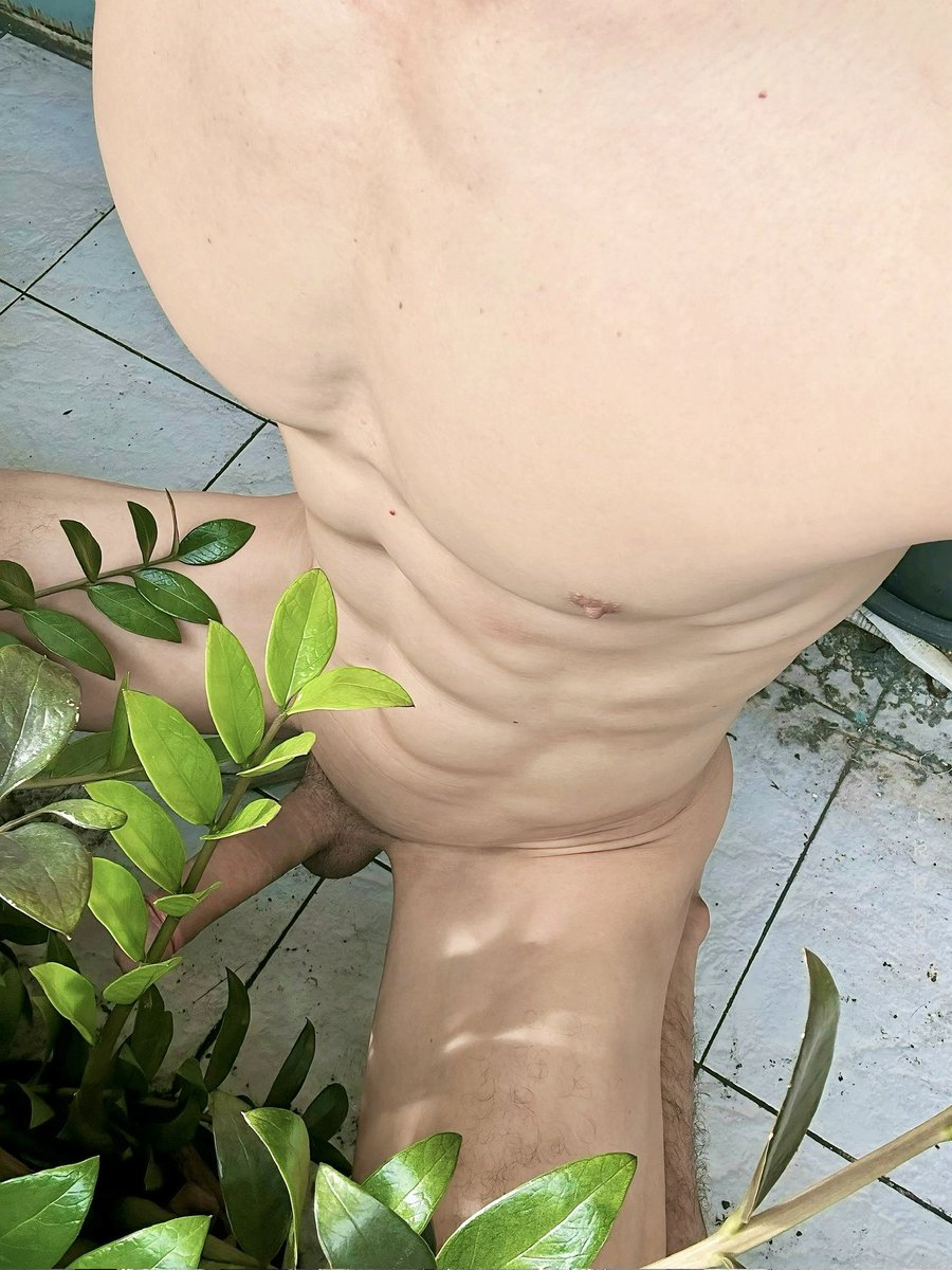 ppea2023's tweet photo. ก้านยาว ใบเขียว 🌱🤭 https://t.co/i8btv0kuSL