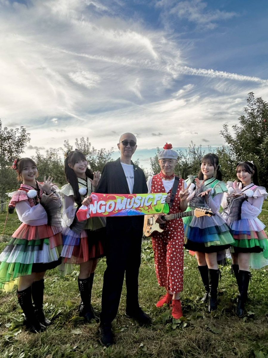 spnkstyle's tweet photo. 「RINGO MUSIC FES. 」ありがとうございました🍎✨

今年はりんご娘のみなさんとコラボさせていただきました😆🍏

ご縁と出会いに感謝…！😂

#サンプラザ中野くん
#パッパラー河合
#リンゴミュージックフェス
#りんご娘 https://t.co/9kUrRjJl0y