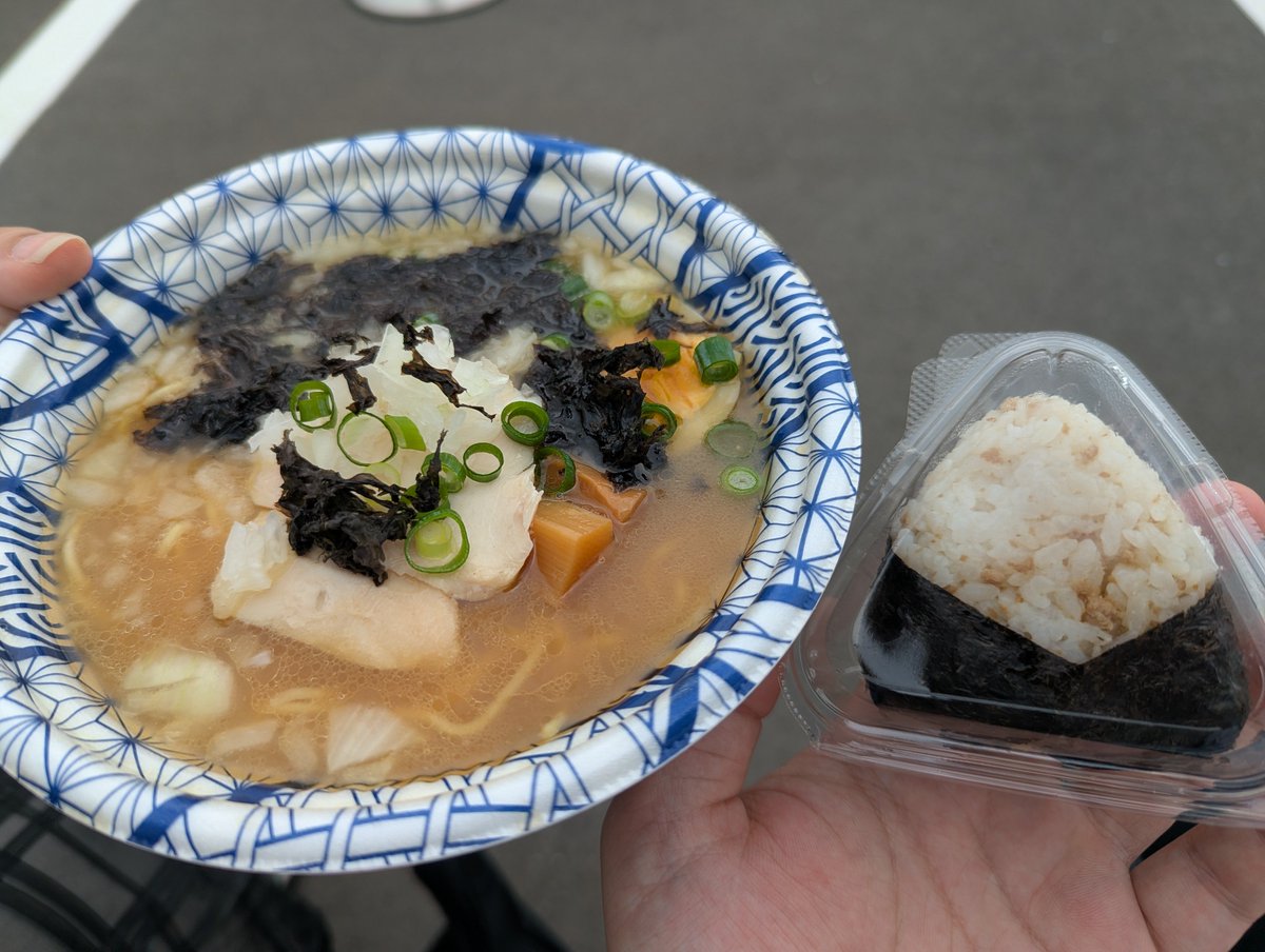 tanukisan1341's tweet photo. わくチキを満喫☺️
花時雨サワー！華やかなお味で！
ザ・トリフターズのLIVEも最高👍
トリソング、クセになる(笑)
#わくチキ
#わくわく涌谷
#安野家 https://t.co/qOuwvHC1lP
