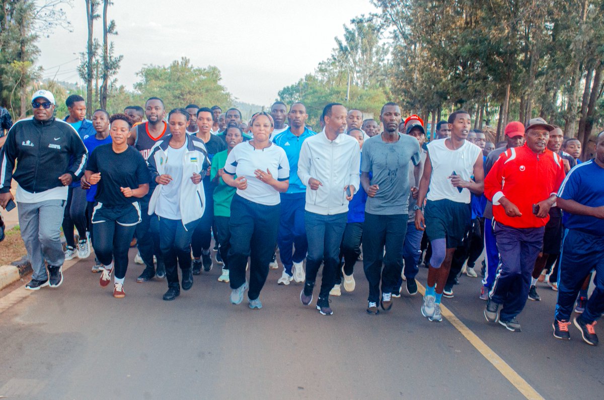 GatsiboDistrict's tweet photo. #SiporoRusange: Muri iki gitondo, mu Mirenge igize Akarere ka Gatsibo abaturage bazindukiye muri siporo rusange, ku rwego rw’Akarere yabereye mu Murenge wa Kabarore. 
@RwandaLocalGov
@Rwanda_Sports
@RwandaEast https://t.co/6IcnNSZdjo