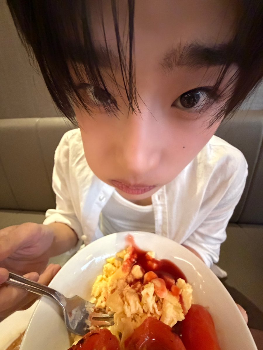 uiw6uns0's tweet photo. 비행기안에서 갤러리 정리하다보니 못올렸던 예담이사진(사실오예즈사진) 정리완료 
사진 참 많타아~ https://t.co/Zow2SLUYe4