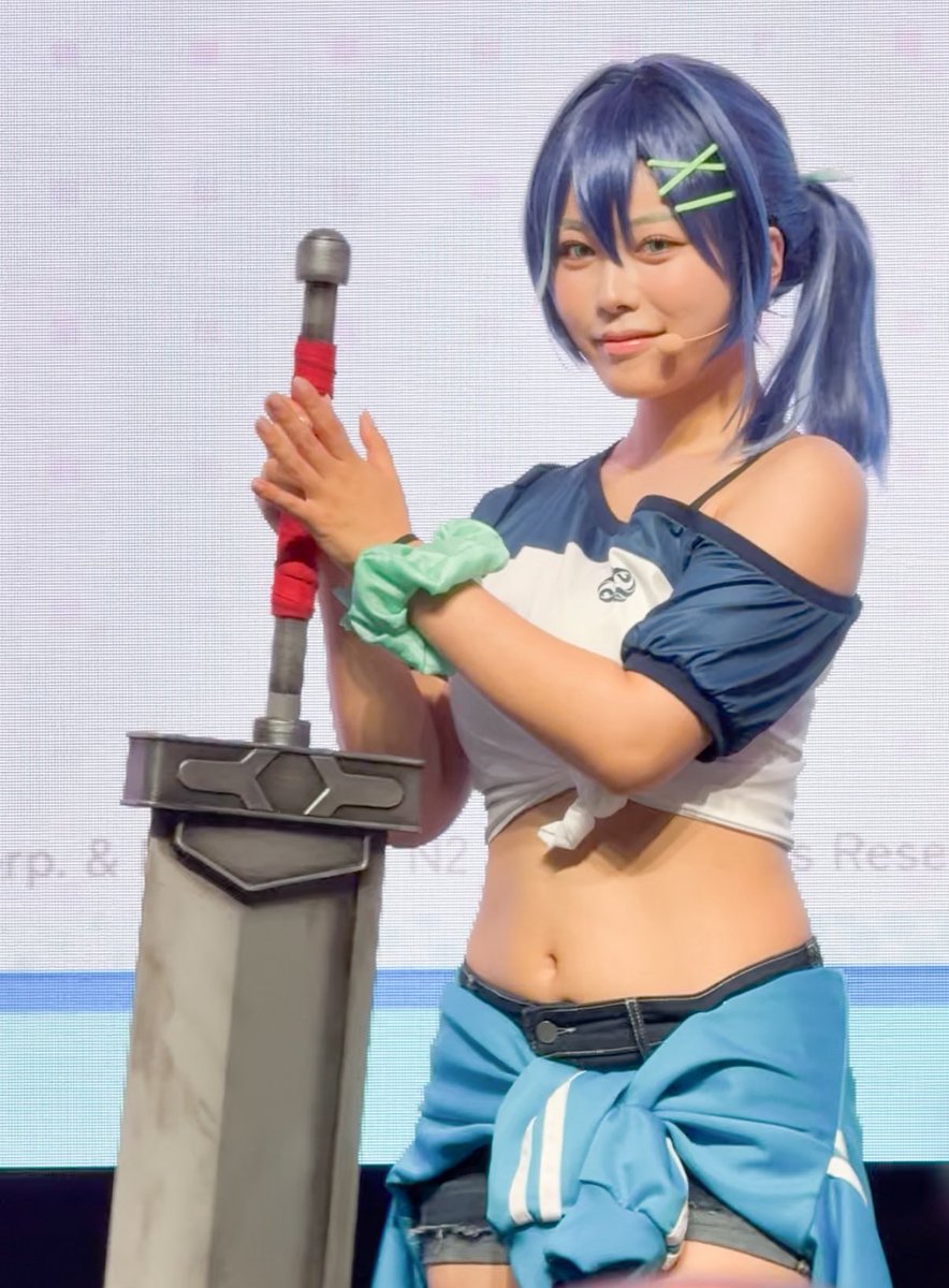 ChopChop_drums's tweet photo. 東雲うみちゃんが出演したパールインブルーのステージ最高でした！

ニカのコスプレしてるうみちゃんが可愛かった！！
ヘソ出しは反則的！！

コスプレショーの後の大喜利コーナーも面白かった！

#パールインブルー
#東雲うみ https://t.co/0fMmU9ci8K