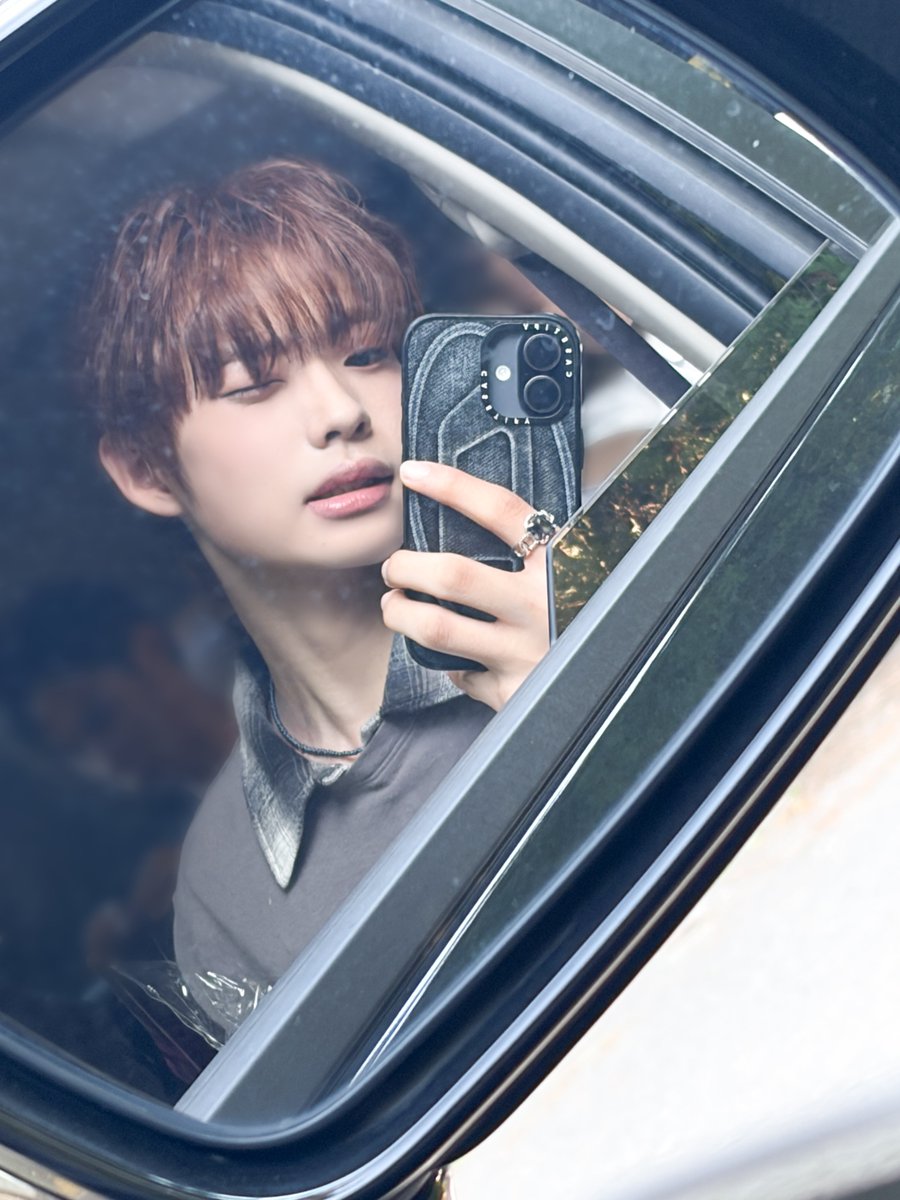 TIOT_NOW_JPN's tweet photo. [#シンイェチャン]
サイドミラーの写真はどうですか？📸

#TIOT  #티아이오티
#신예찬 #SHINYECHAN https://t.co/ngcfwLLmOy