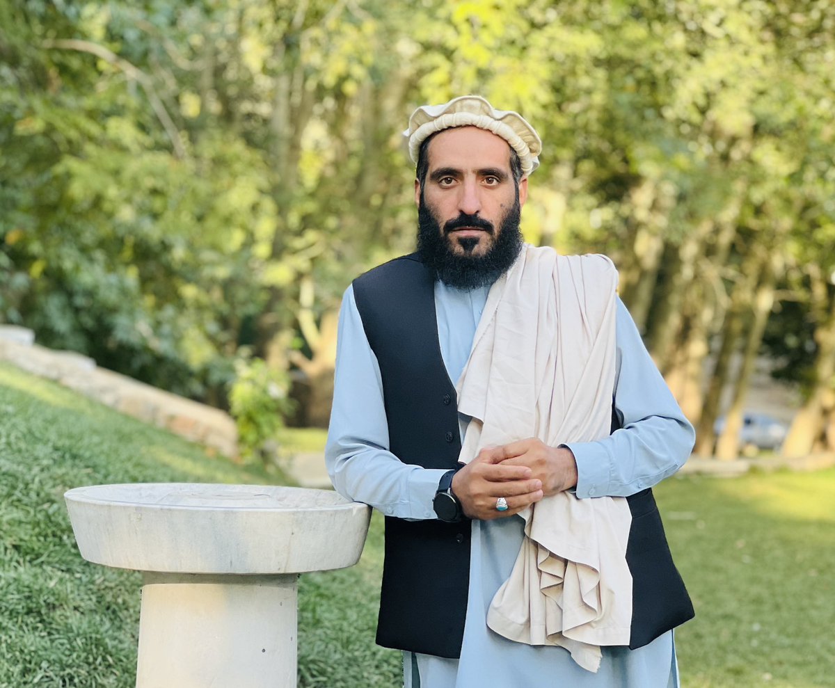 SamiullahIbra18's tweet photo. غږ چې د مینې د اظهار وي دا به ما کړی وي
د دار په سر که یکه زار وي دا به ما کړی وي

په تا که کاڼي را ورېږي، را ورېږي به خو
په تا که یو د ګل ګزار وي دا به ما کړی وي
ساګر یوسفخېل https://t.co/mL60b6OP4r