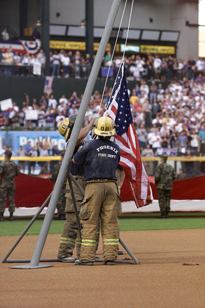 GoldyHappens's tweet photo. Some more Getty Images photos of Game 1 of the 2001 World Series https://t.co/11myiTJ1WM
