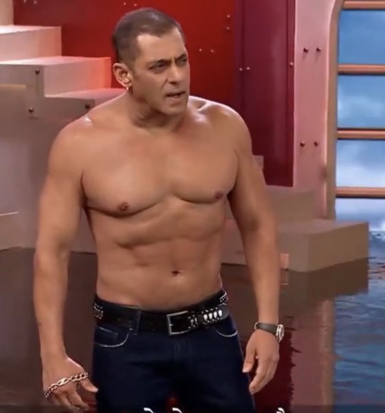 maxaurafarm's tweet photo. No visible biceps
No visible triceps
No visible chest definition
No visible abs
No visible shoulders
No V-Shape

Just smooth skin with good lighting doing its best impression of a body..but his PR will make you believed that this a macho physique 🤡 🤡 https://t.co/YfLIsokB39
