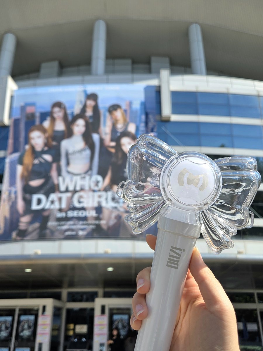 baesiiyam's tweet photo. 이즈나 너무 너무 사랑해 콘서트 화이팅!!!!!

#izna #WHO_DAT_GIRL #WHO_DAT_naya https://t.co/Rf7Hg2kSyY