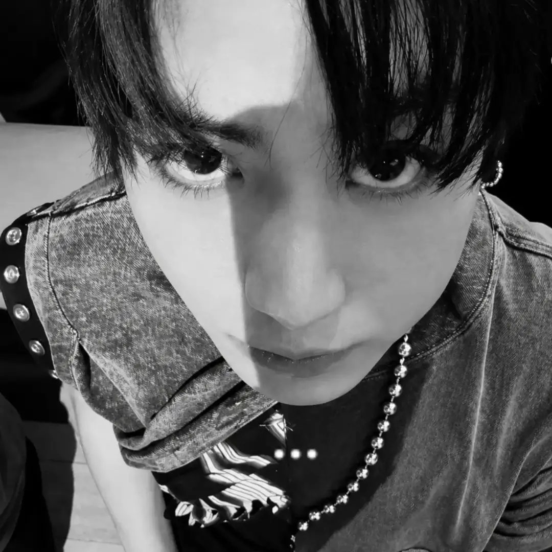 _taegguk_luv_'s tweet photo. He looks like his husband 💗🥰 https://t.co/GbSmZg6jfl