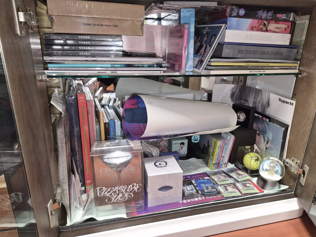 JustForABread's tweet photo. SHINee collection grows by the month and I have zero space 🤣 It looks cluttered...
A 4th cabinet is too much isn't it? 😭
もっと大きなキャビネットが必要です.... https://t.co/DrEts7fxWw