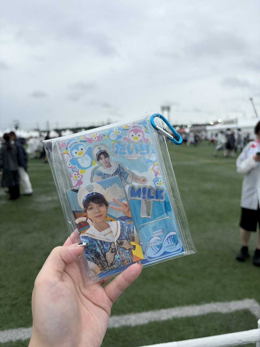 msd_0911's tweet photo. 全然写真撮れなかったけど、旦那が最後にいい写真撮ってくれた🎶
ほんとにM!LK初めての現場ロッキンでよかった！大余韻( ᴗ̀ ̫ᴗ́ )♡🩷💛💙🤍❤️ https://t.co/gmnmgg1GIY