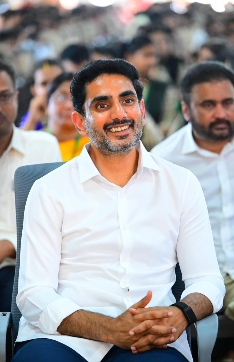 naralokesh's tweet photo. కాకినాడ రూరల్ తిమ్మాపురం ఆకుండి లక్ష్మీ స్మారక గోశాలలో నిర్వహించిన ‘భారతీయం’ కార్యక్రమంలో విద్యార్థులు త్యాగధనులైన మహాత్మా గాంధీ, జవహర్‌లాల్ నెహ్రూ, సర్దార్ వల్లభ్‌భాయ్ పటేల్, లాల్ బహదూర్ శాస్త్రి, డాక్టర్ బి.ఆర్. అంబేద్కర్, అబ్దుల్ కలామ్, మోక్షగుండం విశ్వేశ్వరయ్య, దుర్గాబాయి దేశ్‌ముఖ్, ఎం.ఎస్. సుబ్బలక్ష్మి, తరిగొండ వెంగమాంబ, డొక్కా సీతమ్మ, సచిన్ టెండూల్కర్ పాత్రలతో దేశభక్తిపై ఇచ్చిన సందేశాలు ఆకట్టుకున్నాయి. ఈ సందర్భంగా విద్యార్థులను అభినందించాను.