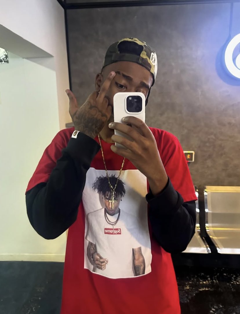 yssthecreator's tweet photo. so queria se ele https://t.co/Ob6znIEnjs