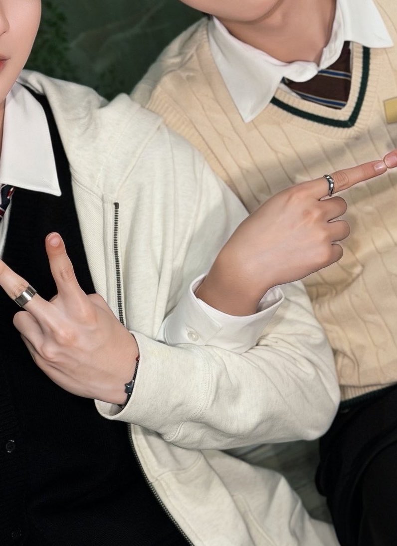 Raikatopination's tweet photo. pat linked his arm with ryujin's😭😭😭

LOVE101 OF RYUPAT
#VONEXRYUJINPATJI #ryujinpatji https://t.co/irhrXfNB24