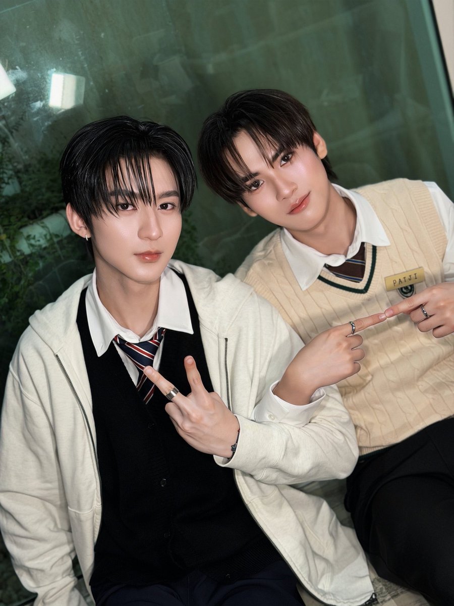 Raikatopination's tweet photo. pat linked his arm with ryujin's😭😭😭

LOVE101 OF RYUPAT
#VONEXRYUJINPATJI #ryujinpatji https://t.co/irhrXfNB24