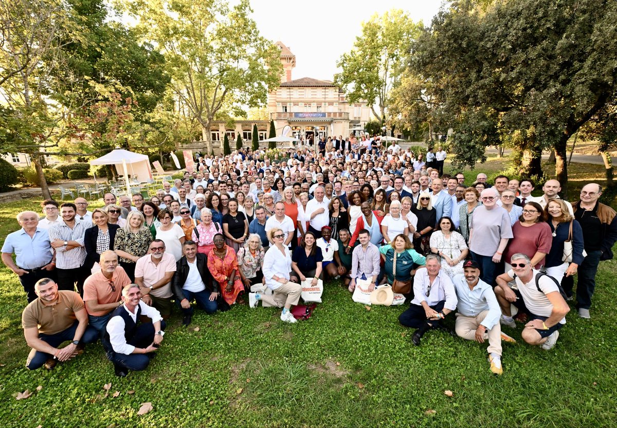 barbaradevos's tweet photo. Une famille politique unie et déterminée à œuvrer pour l’intérêt général dans la période critique que traverse notre pays https://t.co/hkxvjJxzAf