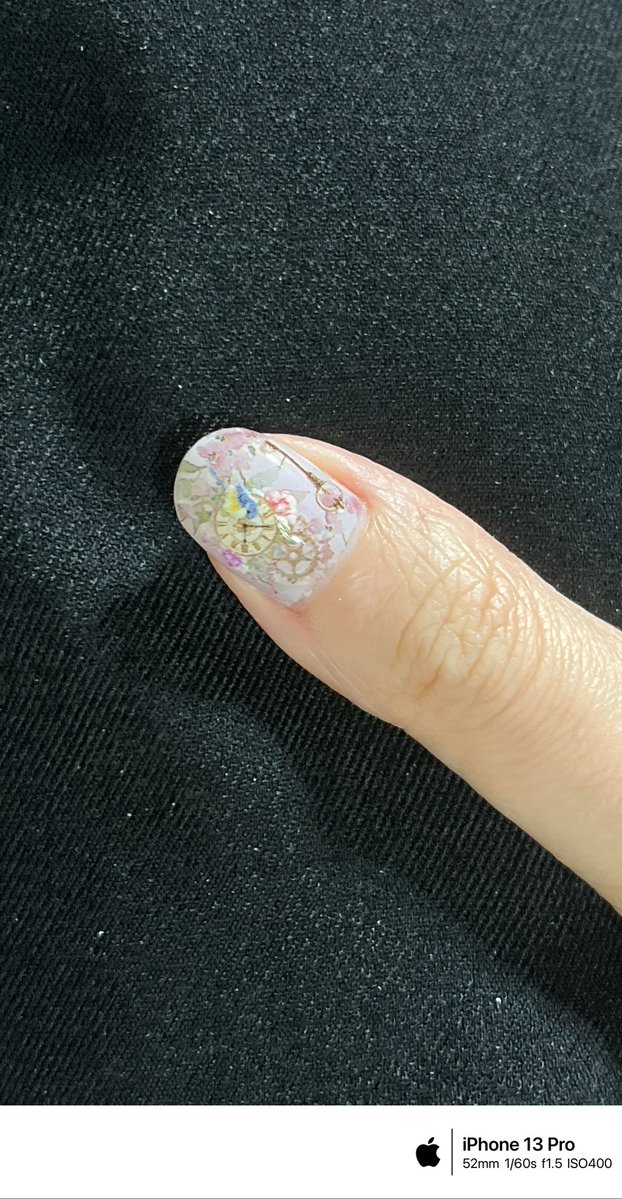 maru_to_sen's tweet photo. 初めてネイルシールの転写に成功した！ https://t.co/OMfJDDzNJ5