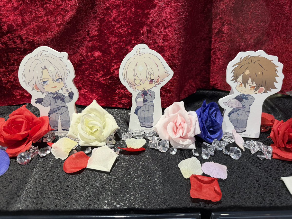 8R8A8N8's tweet photo. TRIGGERカフェ行けた〜〜〜〜〜😭😭😭😭😭😭
ソロ入りだったけど楽しかった〜〜〜〜〜🩶🩷️💙 https://t.co/0aB7zdMsjk